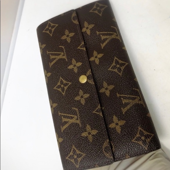 Authentic Louis Vuitton wallet - Picture 1 of 7